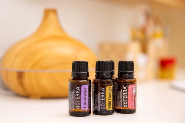 Aromatherapie: Diffusor und ätherische Öle